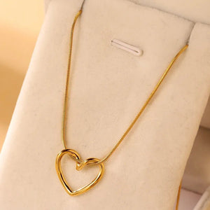 Twist Heart Pendant Necklace (Gold) - Luxique Collection